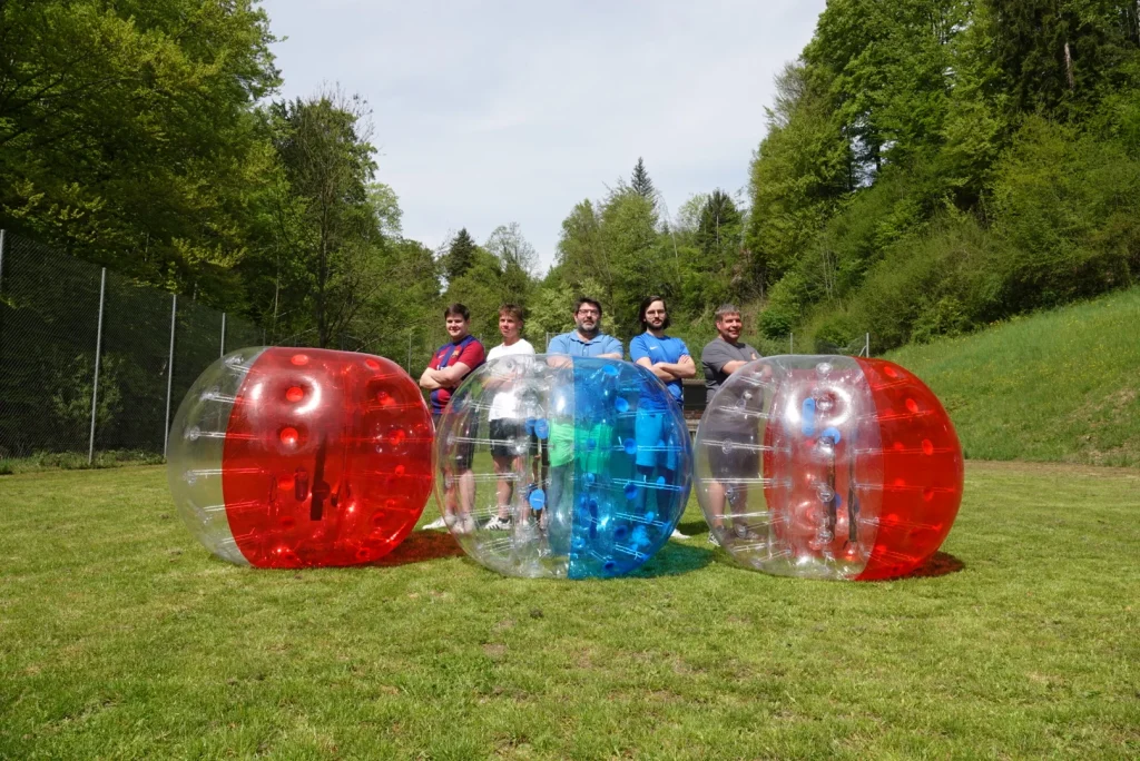 Team kick'n'bubble