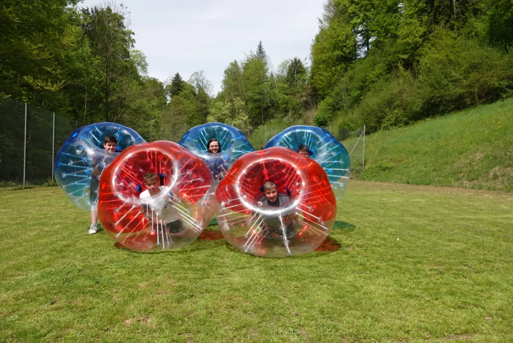 Team kick'n'bubble